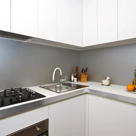 Luxury With Roofed Patio Near & Center Apartment Split