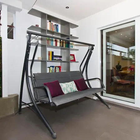 شقة Luxury With Roofed Patio Near & Center سبليت