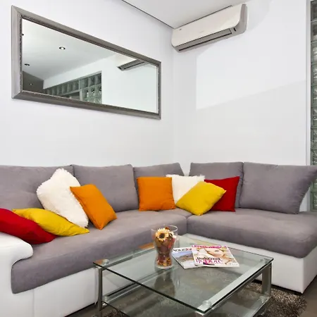 Luxury With Roofed Patio Near & Center * سبليت