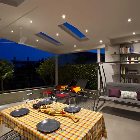 Luxury With Roofed Patio Near & Center سبليت