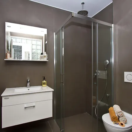 شقة Luxury With Roofed Patio Near & Center سبليت