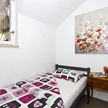 Luxury With Roofed Patio Near & Center شقة سبليت