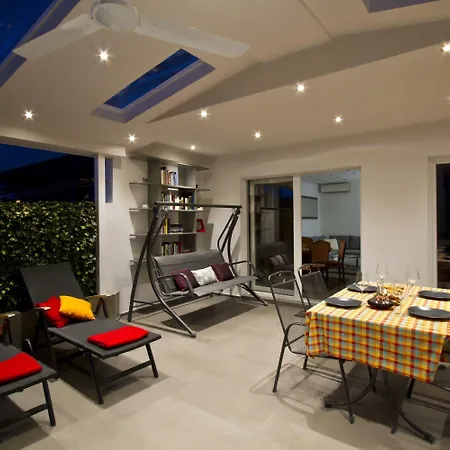 Luxury With Roofed Patio Near & Center * سبليت
