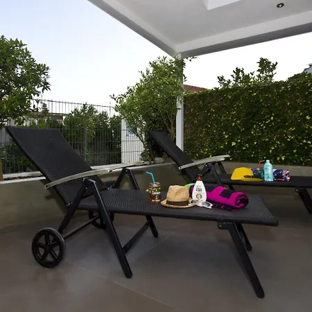 شقة Luxury With Roofed Patio Near & Center *