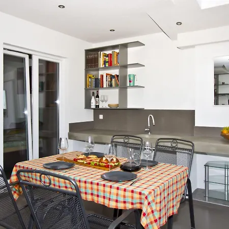 Luxury With Roofed Patio Near & Center * سبليت