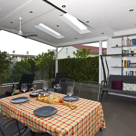 شقة Luxury With Roofed Patio Near & Center سبليت